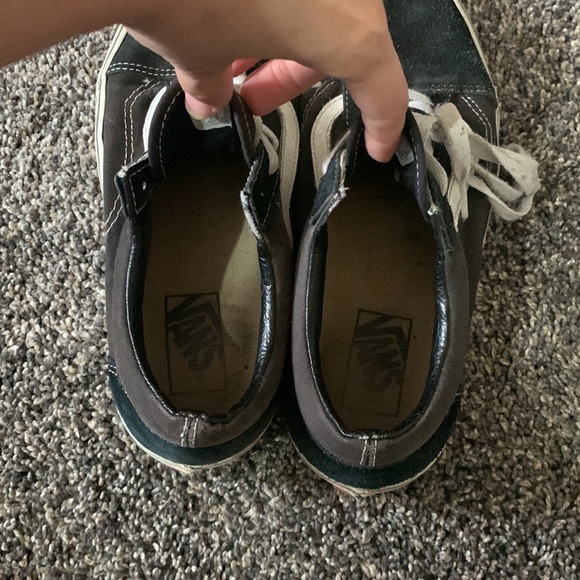 Vans - Picture 4 of 5